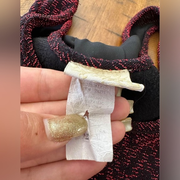 Daytrip from Buckle Red Holiday Metallic Blouse Tank Top Bow Back Detail - Picture 6 of 7